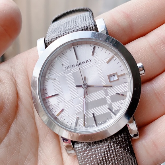 BURBERRY ENGRAVED DIAL CHECK PLAID WATCH - Picture 2 of 5